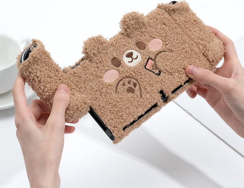 GeekShare Plüsch-Schutzhülle für Nintendo Switch Cons abnehmen